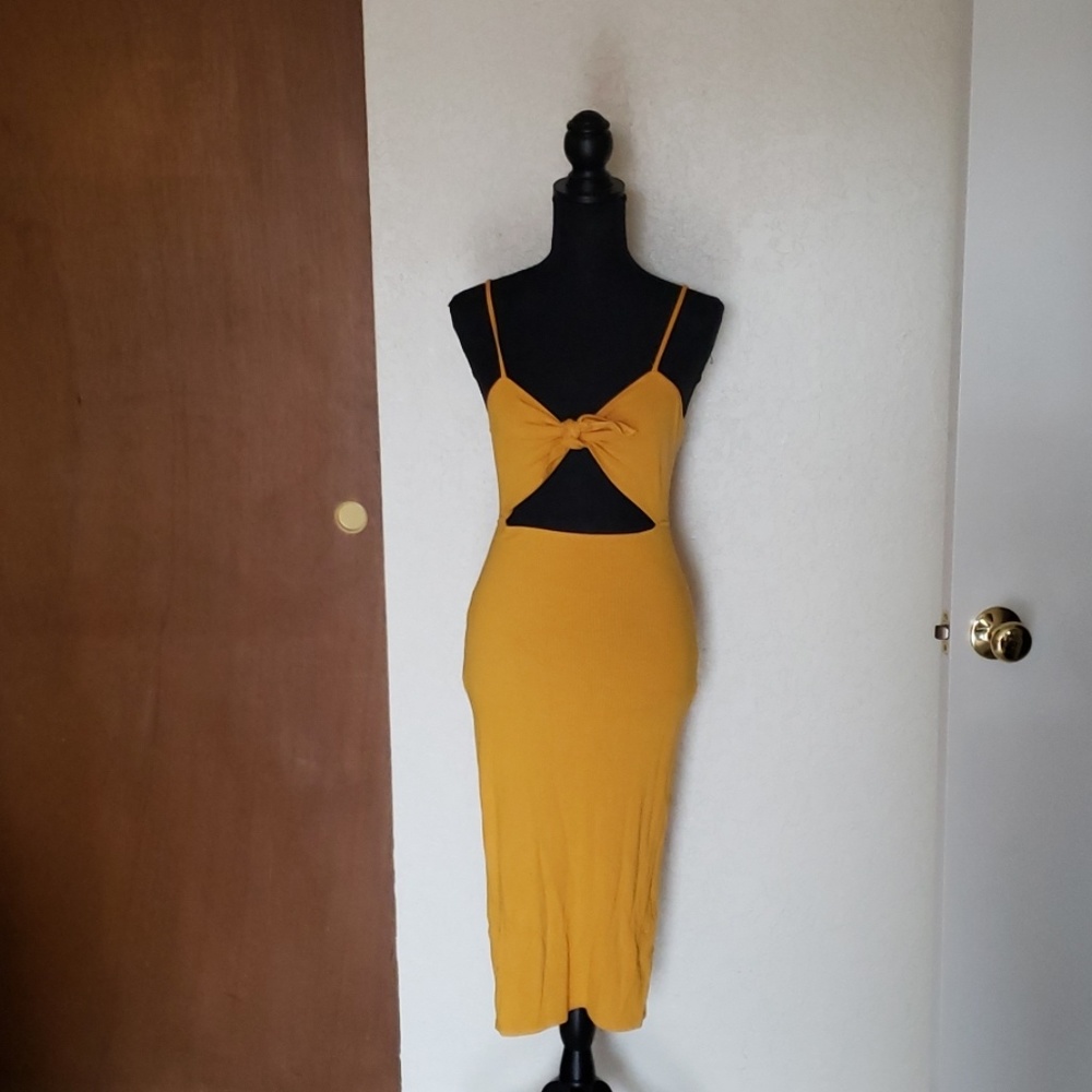 NWOT Sexy cut out knot front spaghetti strap midi